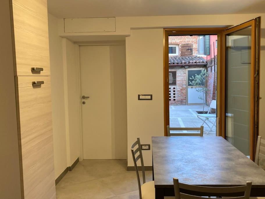 Appartamento Tre Archi Con Corte Privata Venesia Bagian luar foto