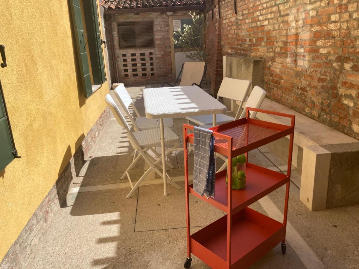 Appartamento Tre Archi Con Corte Privata Venesia Bagian luar foto
